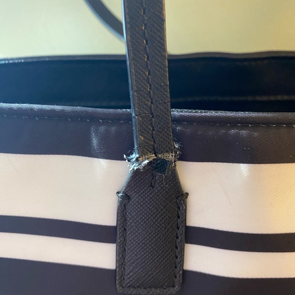 ⚫️⚪️ Kate Spade Black & White Striped Tote ⚪️⚫️ - Picture 6 of 11
